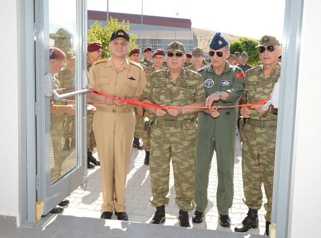İşte Genelkurmay Başkanı Necdet Özel'in "Özel Kuvvetler Komutanlığı" incelenmesinden kareler...  -  -  -