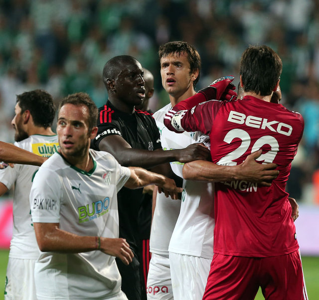 Bursaspor, Atatürk Stadyumu'nda karşılaştığı Beşiktaş'a 1-0 mağlup oldu. Maçın sonunda Fernandao ile Tolga arasında başlayan gerginlik, tribünlere sıçradı.
