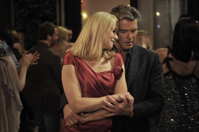 SADECE AŞK / LOVE IS ALL YOU NEED - Kanser olduğunu öğreninceye kadar sıradan bir hayat süren İda kuafördür. Kanser tedavisi sırasında saçlarını kaybeder ve sonrasında kocasının bir başkasıyla ilişkisi olduğunu öğrenir.