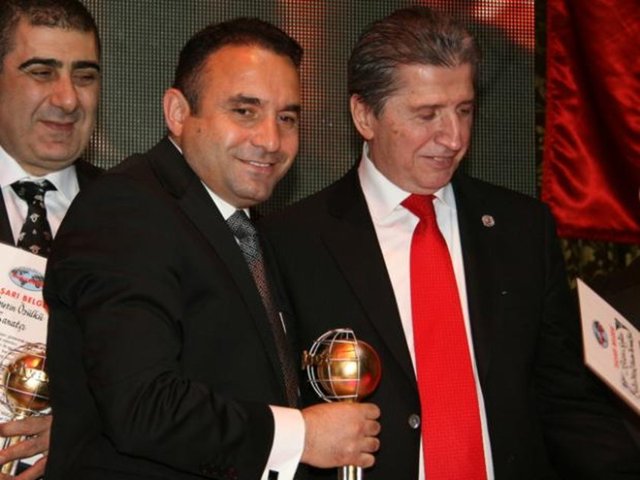 Yapımcısı Bülent Seyhan, Seki'nin yokluğunda ailesinden izin alarak yeni albümünü çıkarmıştı.