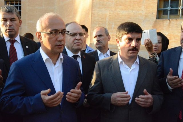 21 Mart ve 23 Eylül günlerinde doğan güneşin duvarın ortasında bulunan pencereden süzülen ilk ışınları kuledeki ayna vasıtasıyla ışığın kırılması yöntemiyle pencereden türbeye ve oradan da İsmail Fakirullah Hazretleri'nin başucuna yansıyordu.