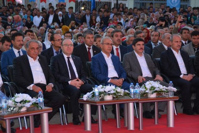 Valiliğin organize ettiği etkinlik çerçevesinde, sabah namazının ardından Tillo ilçesinde bulunan meydanda toplanan yurdun dört bir köşesinden gelen vatandaşlar, tekbir ve salavatlar eşliğinde kurulan dev ekrandan gerçekleşen 'ışık hadisesi'ni izledi.