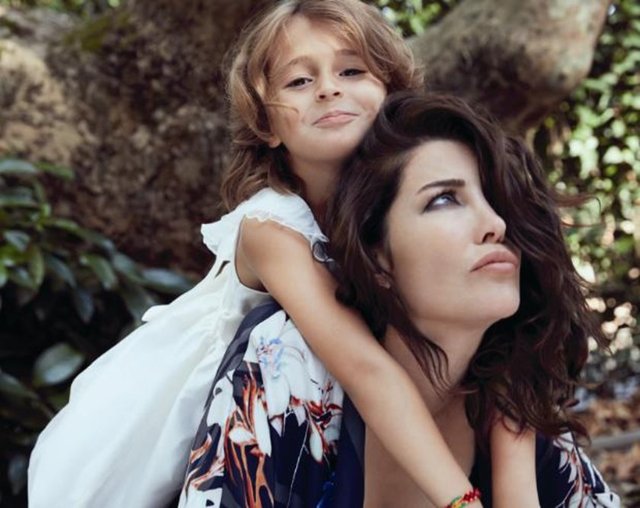 Ama şunu söyleyebilirim, Ayşe iyi ki benim hayatımda... Hayatıma girdiği için çok şanslıyım ve ona bunun için çok teşekkür ediyorum.