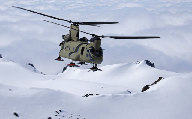 Murat GÜRGEN / GAZETE HABERTÜRKDünyanın en güvenilir ve en verimli ağır yük helikopteri olarak kabul edilen, çift pervanesiyle her türlü iklim, irtifa ve fırtına koşulunda görev yapabilen ve TSK'nın envanterine katmak için sipariş verdiği CH-47F Chinook'lar önümüzdeki ay teslim alınacak.