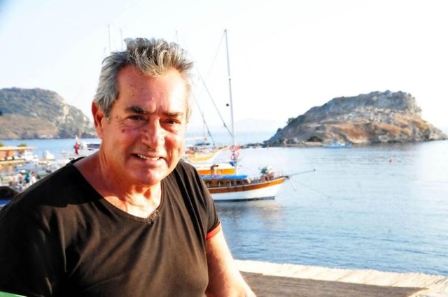 Güney, 80'li yıllarda darbe olacağını bildiğini ve bu yüzden de ülkeyi terk etmek için çareler aradığını söyledi. -