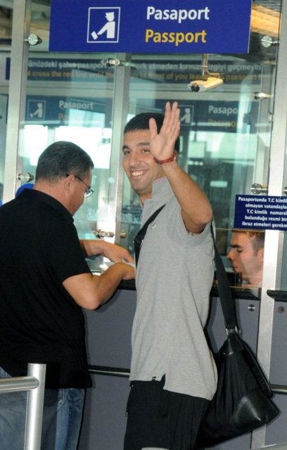 Aysal döneminin de bir önemli futbolcu satışı vardı. Türk futbolunun yükselen değeri Arda Turan, Aysal'ın başkan seçilmesinden kısa süre sonra 12 milyon euro karşılığında Atletico Madrid'e satıldı.