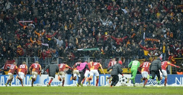 Terim'in ardından göreve gelen Roberto Mancini ile kritik Juventus maçını kazanan sarı kırmızılılar, Şampiyonlar Ligi'nde gruptan çıkınca eleştiriler azalmaya başladı.