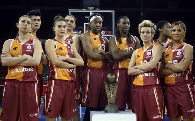 Sarı kırmızılılar daha sonra tarihi bir başarıya imza attı ve Euroleague finalinde Fenerbahçe'yi 69-58 mağlup ederek şampiyon oldu.