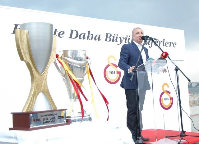 25 Mayıs'ta başkan Ünal Aysal'ın istifasını açıklamasının ardından sarı kırmızılılarda seçime gidildi.