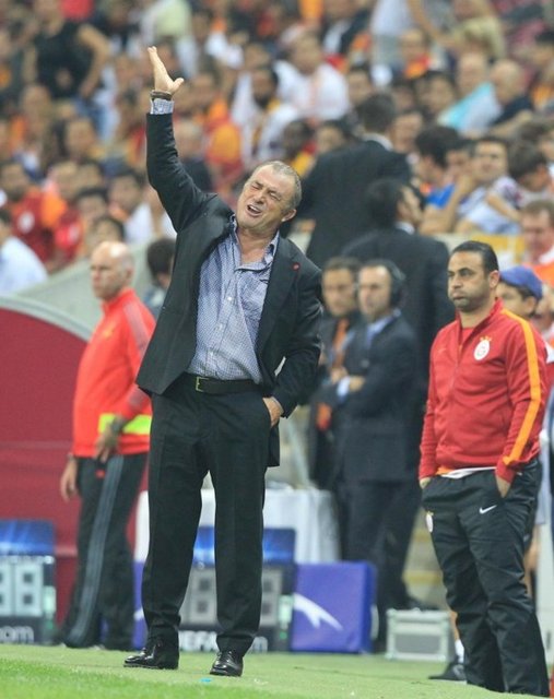 2013-2014 sezonuna yeni yönetimle girilmesinin ardından bu kez futbol takımında sıkıntılar baş gösterdi.  -