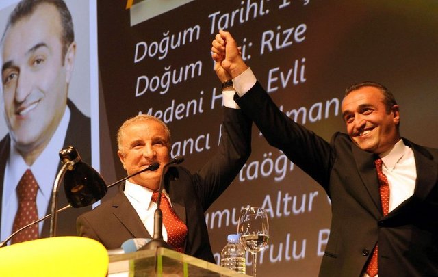22 Haziran'daki seçimde adaylığını koyan Ünal Aysal, yeni yönetim kuruluyla yeniden başkan seçildi. Bu seçimde en çok dikkat çeken durum ise, yöneticilerden Abdurrahim Albayrak ve Ali Dürüst'ün yeni listede yer almamasıydı.  -