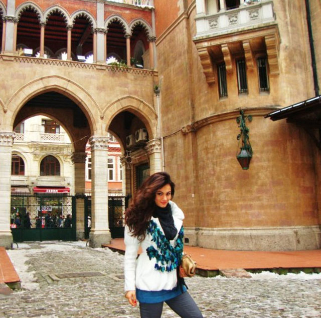 Nur Bozar'ın Instagram pozları