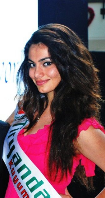 Nur Bozar'ın Instagram pozları