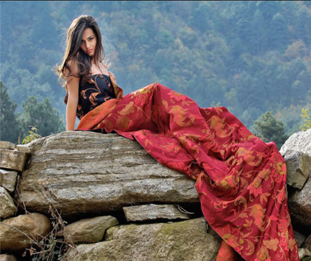 Nur Bozar'ın Instagram pozları