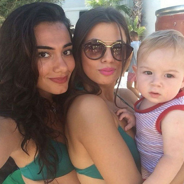 Nur Bozar'ın Instagram pozları