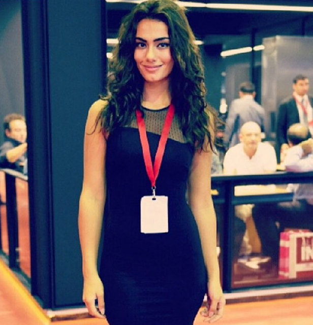 Nur Bozar'ın Instagram pozları