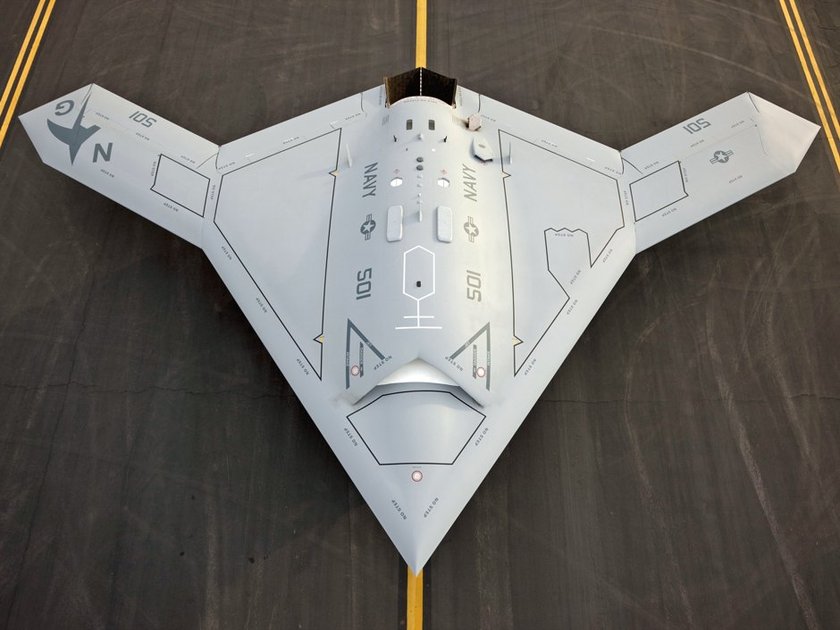 <p>X-47B<br /> Navy's X-47B hava savaşları için geliştirilmiş bir insansız uçak. Uçak 360 derece dönme yeteneğine sahip.</p>