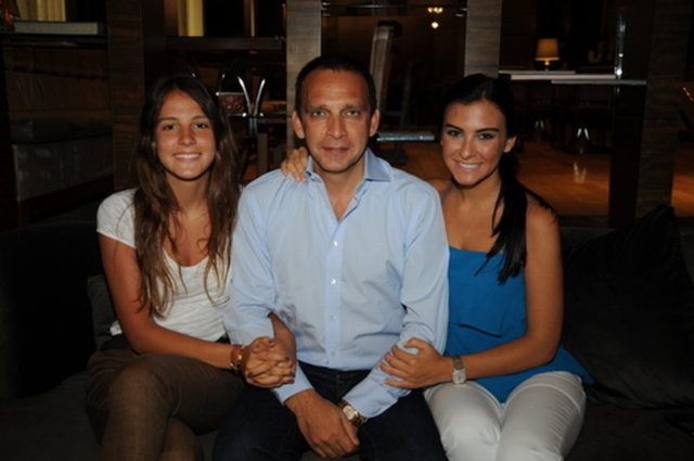 BABA ALKOÇLAR İLİŞKİYE KARŞI ÇIKTI -  - HÜLYA Koçyiğit'in torunu Aslışah Alkoçlar, Acun Medya Koordinatörü Esat Yontuç'la sürpriz bir aşka yelken açtı. Ancak bu beraberliğe Alkoçlar'ın ailesinden izin çıkmadı.