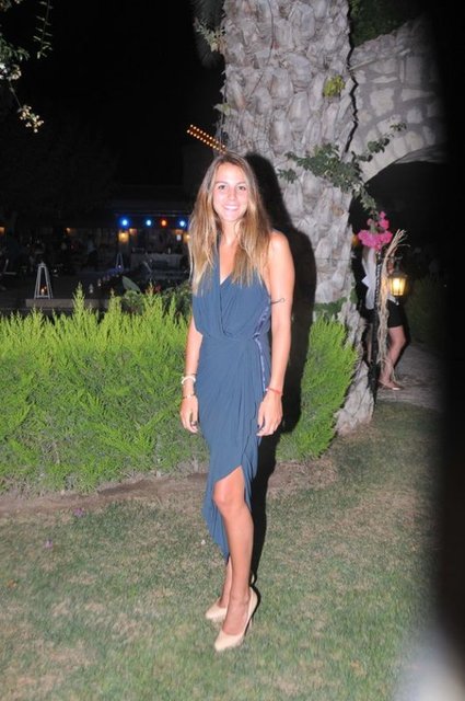 Londra'da buluşan ikili, birkaç gün önce Sloan Square'da sarmaş dolaş görüldü. Çift buluştuktan sonra Patisserie Valerie adlı mekânda baş başa oturup hasret giderdi.