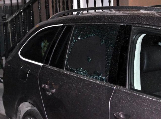 Yağmur tam toparlanıp kaçmaya çalışırken yüzüne doğrultulan silahı görmüş. Zanlı birkaç kez tetiğe basmış, silah tutukluk yapmış. Ateş alsaydı, kocam ölecekti. Tüm bunlar yaşanırken kızımla markette alışveriş yapıyordum. Yağmur arayıp olayı haber verdi.