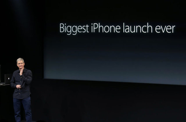 Çok yakında yeni iPhone'ların 32 farklı ülkede daha satışa sunulacağını belirten Cook, bugün itibariyle Çin'de telefonların satışına başlanacağını ve daha cihazlar satışa sunulmadan ön sipariş rekoru kırdığını belirtti.