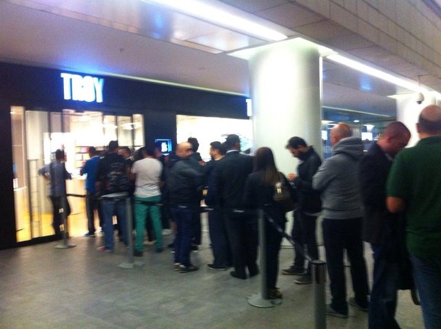 Türkiye'de satışa sunulan iPhone 6'ların Türkiye satış fiyatları şöyle oldu: