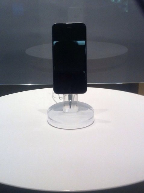 iPhone 6 Türkiye'de resmen satılmaya başlandı! Bir vatandaş 30 iPhone 6'yı aynı anda satın aldı! İNANÇ ERGÜLEN/HABERTURK.COM/ÖZEL HABER