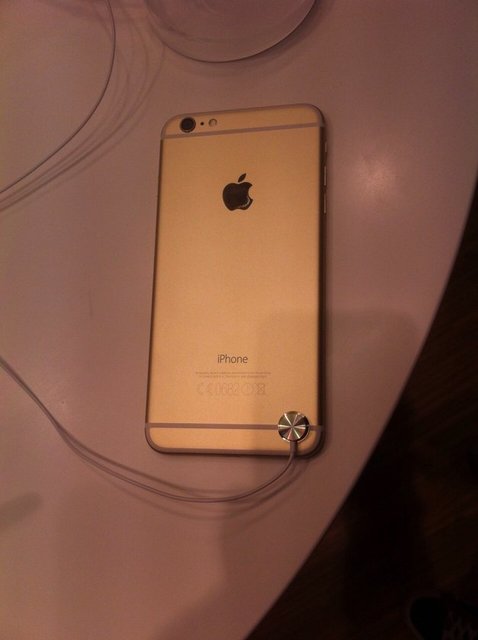 Bir vatandaş 30 iPhone 6 (16 GB) versiyonundan 30 tanesini aynı anda alarak toplam 70 bin 500 TL para ödedi.