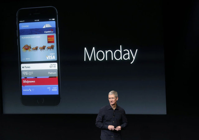 iPhone 6 etkinliğinde tanıtılan Apple Pay ödeme sistemi 500 farklı banka tarafından desteklenecek. Cook, 20 Ekim itibariyle Apple Pay'in ABD'de faaliyete geçtiğini ifade etti.