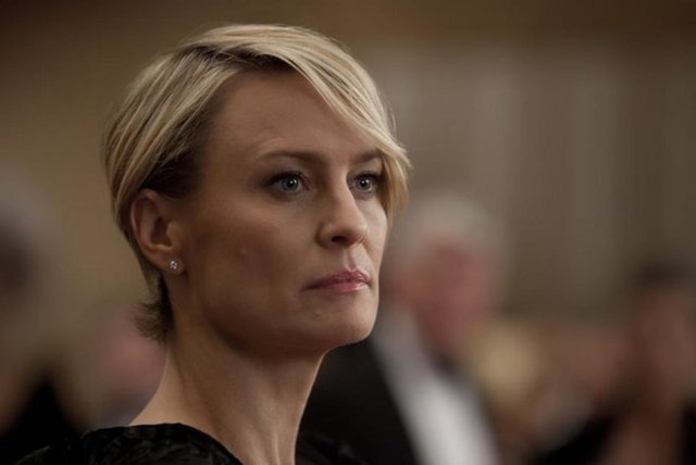 House of Cards -  - İddiasının aksine dizinin senaryosu bundan oldukça uzak.