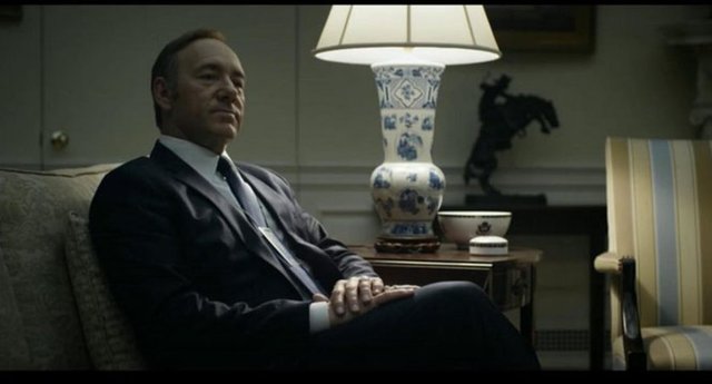 House of Cards -  - Kevin Spacey yeniden alışılmış bir rolle karşımıza çıkıyor.