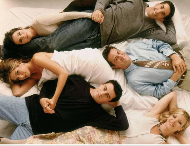 Friends -  - Washington Post: Friends, sitcom'dan ziyade talk show'a benziyor.