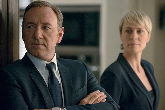 House of Cards -  - Spacey, yeniden 'Kurt' bir karakteri canlandırdığı için sevinmişe benziyor.