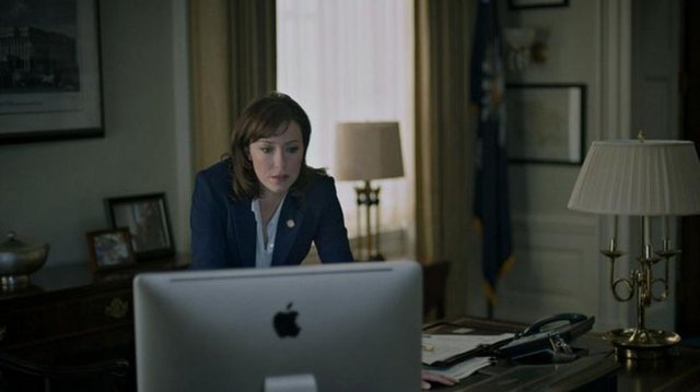 House of Cards -  - Şu ana kadar 2 sezonu yayınlana dizi, yayınlandığı çoğu ülkede şimdiden büyük başarı elde etti.