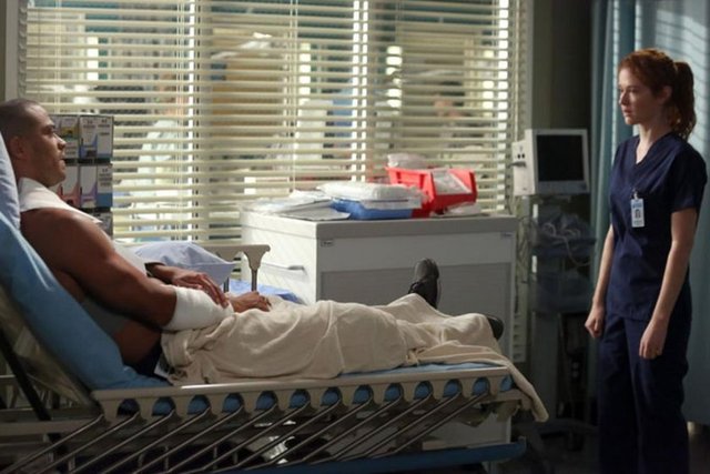 Grey's Anatomy -  - Slate: Dizinin bir sonraki sezonu görebilmesi için çok uğraşması lazım