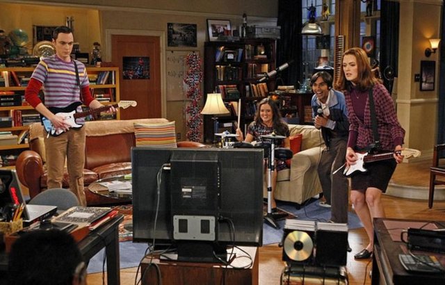 The Big Bang Theory - 8 sezondan oluşan ve ekranların en sevilen projelerinden biri olan dizi, hala CNBC-e'de yayınlanıyor.