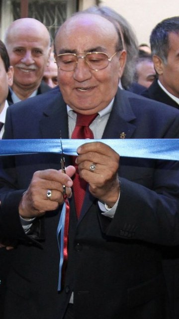 İsmi, özellikle genç kuşakta fazla bilinmiyor olabilir, ama o Trabzonspor'un 6 şampiyonluğunun 4'ünde imzası olan, Türk futbol tarihinin ilk Anadolu devriminin mimarı ve en başarılı 4. başkanı