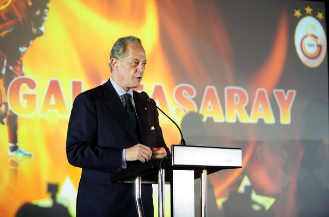 Türk futbol tarihin en başarılı başkanı tartışmasız Faruk Süren. Çünkü Süren, iki kupanın sahibi: UEFA Kupası, UEFA Süper Kupa. Süren en başarılı başkanlar listesinin zirvesinde..  -