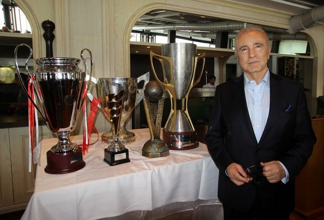Galatasaray'da Ünal Aysal'ın başkanlığı bırakmasıyla, 3 yılda aldığı kupalar ve başarılı olup olmadığı tartışma konusu oldu (Kaynak: NTV Spor)