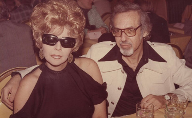 Kararsız kalan Linda birkaç ay boyunca Burt'ün karısından ayrılmasını bekledikten sonra vazgeçiyor ve ilişkilerini sonlandırıyor.Linda hemen başka ir adamla tanışıp aşık oluyor. Linda'nın başkasıyla nişanlandığını öğrenen Burt,