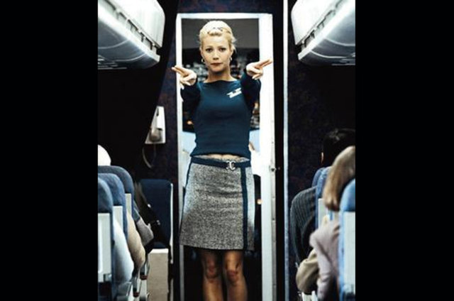 Uçakta yapılan zorunlu uçuş güvenliği bilgilendirmelerine dikkat edin.