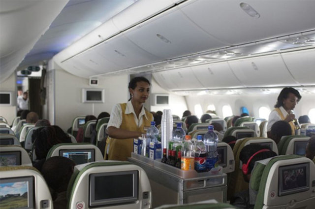 ZAYIF, GENÇ ERKEKLER DAHA ŞANSLI