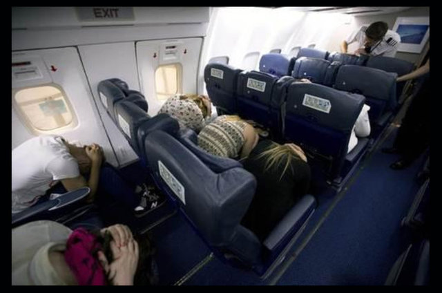 Herhangi bir kaza sırasında korunma pozisyonu almak başınızı, kollarınızı ve bacaklarınızı ciddi darbelere karşı korur.