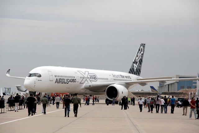 Avrupalı uçak üreticisi Airbus'ın yeni nesil yolcu uçağı A350 XWB sivil havacılığın hizmetine girmeden önce İstanbul'daki 10'uncu Uluslararası Sivil Havacılık ve Havalimanları Fuarı'nda sergilendi.
