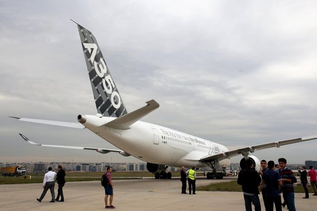 A350, Airbus S.A.S. (EADS) tarafından orta ve uzun menzilli, geniş gövdeli yolcu uçağı olarak tasarlandı.