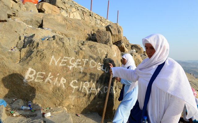 Kurban Bayramına sayılı günler kala Türklerin de aralarında bulunduğu hacı adayları, Mekke'deki kutsal mekanları ziyaret ediyor.
