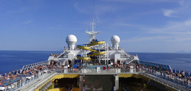 Öte yandan Costa şirketinin aldığı kararla İsrail'in Hayfa limanına gidecekken yapılan rota değişikliği ile İstanbul'a gelen 290 metre uzunluğunda Costa Pacifica gemisi basına tanıtıldı.