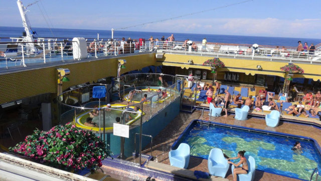 Costa firmasının 14 cruise gemisinden biri olan "Costa Classica" adlı dev yolcu gemisinin de önümüzdeki Temmuz ayından itibaren İstanbul'a geleceği ve seferlerine İstanbul'dan başlayacağı belirtildi.