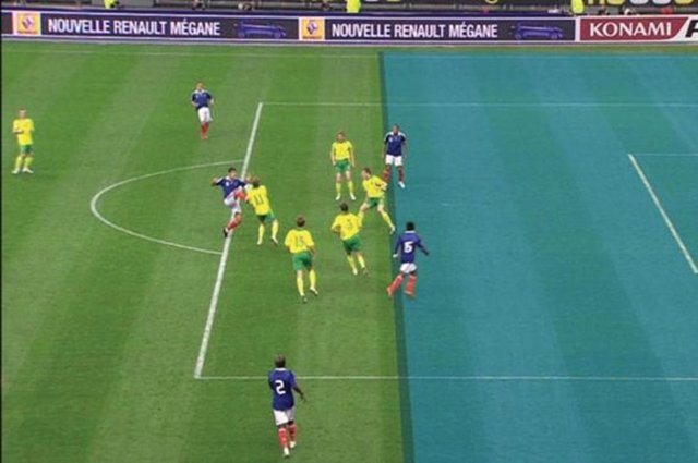 Türkçe gibi algılanan 'firikik ve ofsayt' aslında free kick ve offside'tır.