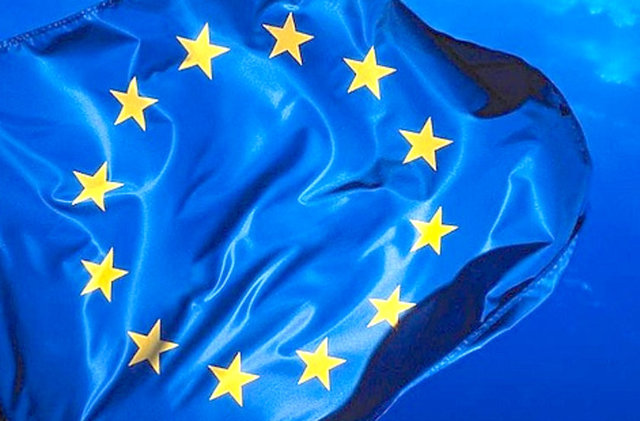 Avrupa Birliği bayrağındaki 12 yıldızdan biri Türkiye'yi temsil etmektedir.